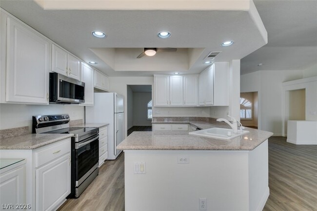 Building Photo - 8825 Fall Green Dr