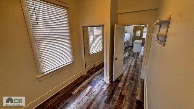 Building Photo - University Area 4bd/2ba With Private Backyard! Text (510)-631-1171 for more info!