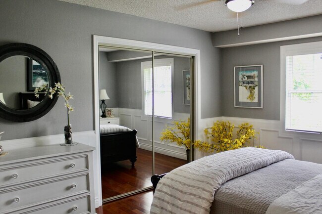 Building Photo - 2041 E Gary Cir