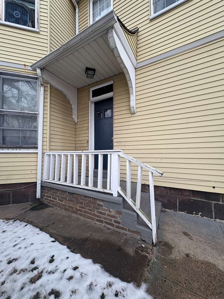 Building Photo - 578 Howard Ave