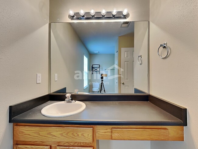 Building Photo - 515 Kingsman Ln