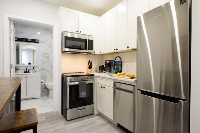 Building Photo - 240e E 75th St