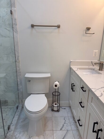 Primary bathroom with double vanithy - 431 Delafield Pl NW