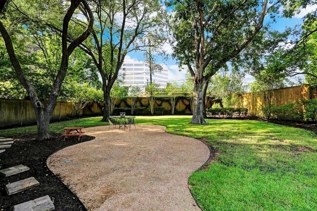 Building Photo - 7506 Creekwood Dr