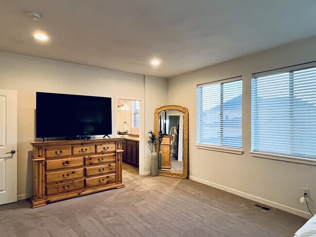 Building Photo - 15557 W 95th Ave