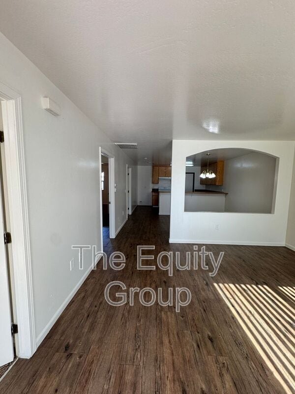 Building Photo - 443 N Park St