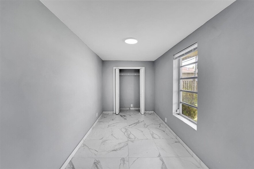 Building Photo - 4681 SW 43rd Ter