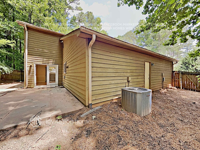 Building Photo - 4059 Oak Ferry Dr NE