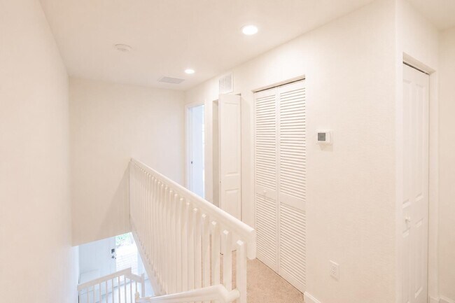 Building Photo - 5085 SW 37th St