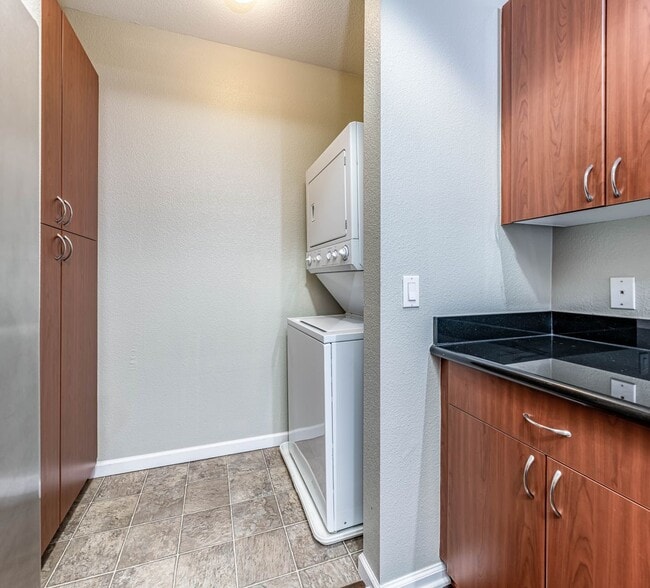 Building Photo - Resort-Style Condo in Anaheim