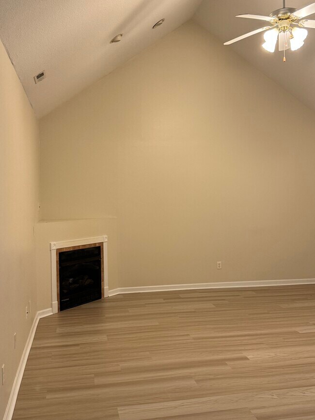 Building Photo - 3553 Oak Villa Way