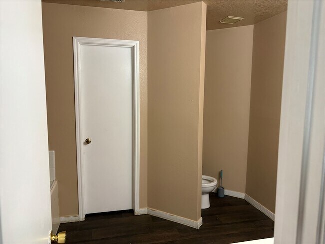 Building Photo - 1410 Seafield Dr