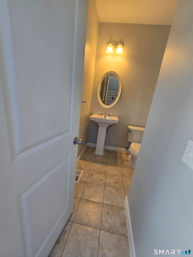 Building Photo - 6 Oak Branch Dr