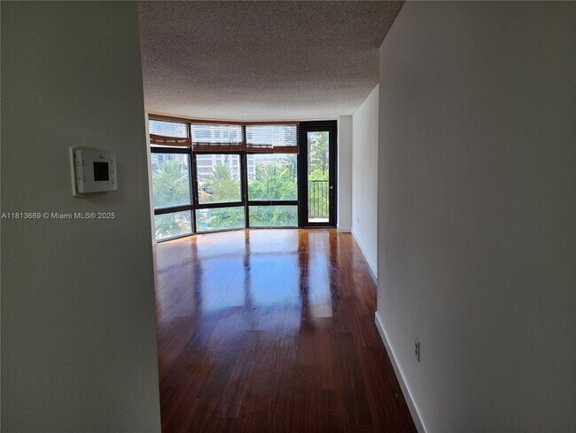 Building Photo - 20100 W Country Club Dr