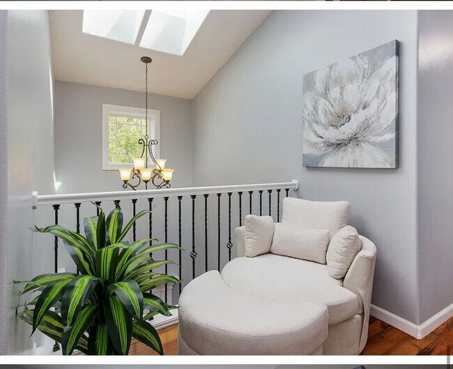 Building Photo - * FULLY FURNISHED * -3 levels, 7 bedrooms , lower level apartment with separate entrance *Home ba...