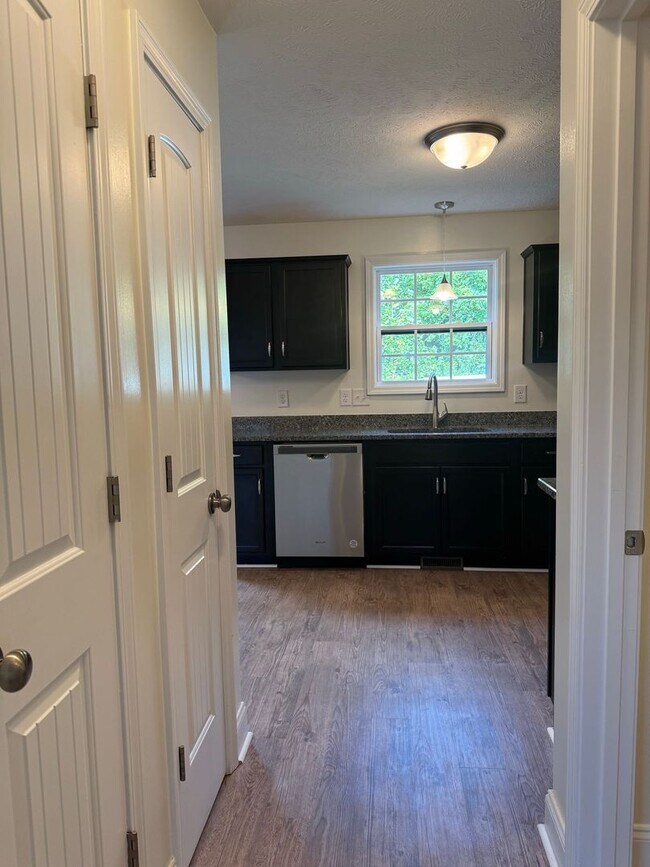 Building Photo - Move in Special! Beautiful Home Built in 2021! Open Floor Plan with 4bed/2.5 Bath and Fenced yard!