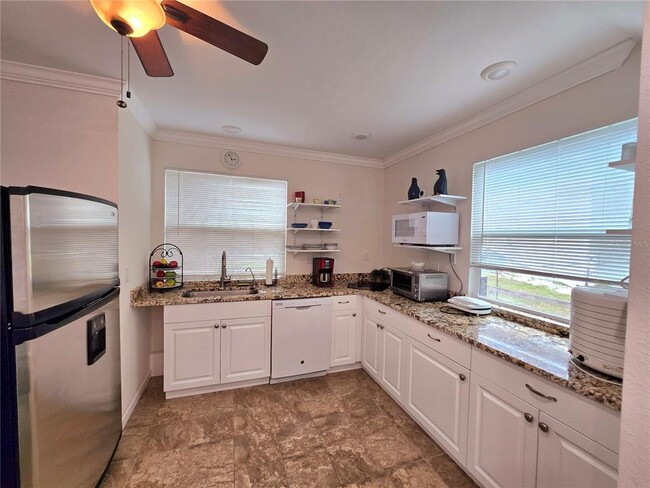 Building Photo - 690 Percheron Cir