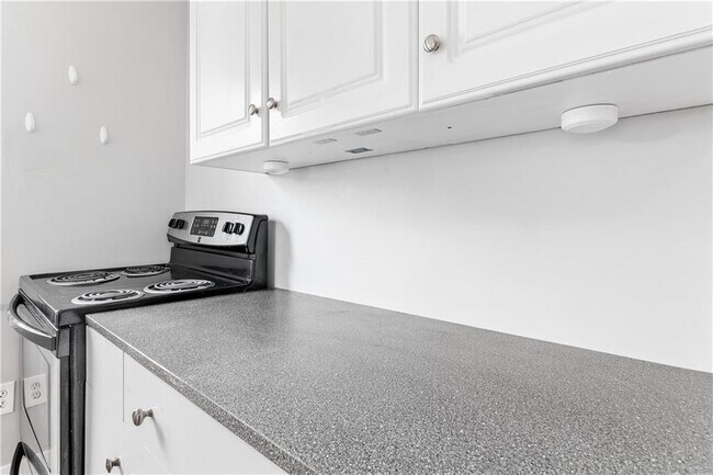 Building Photo - 291 Maple Ave