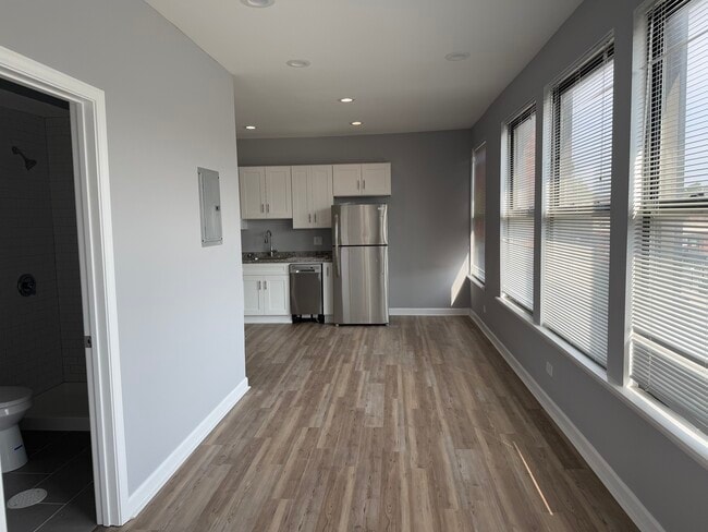 Building Photo - 3310 N Milwaukee Ave