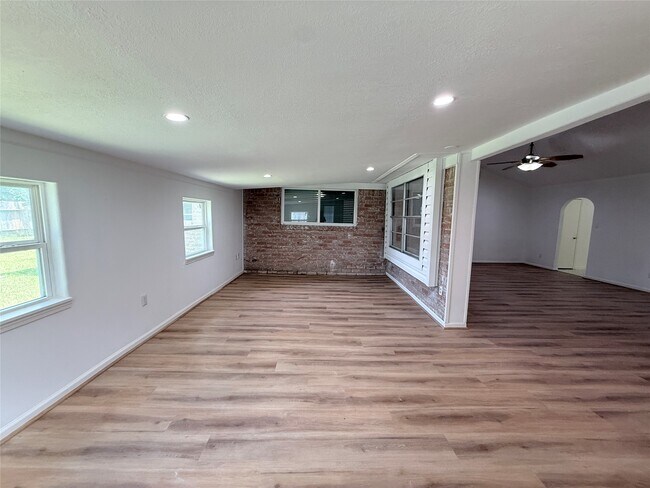 Building Photo - 12214 Corona Ln