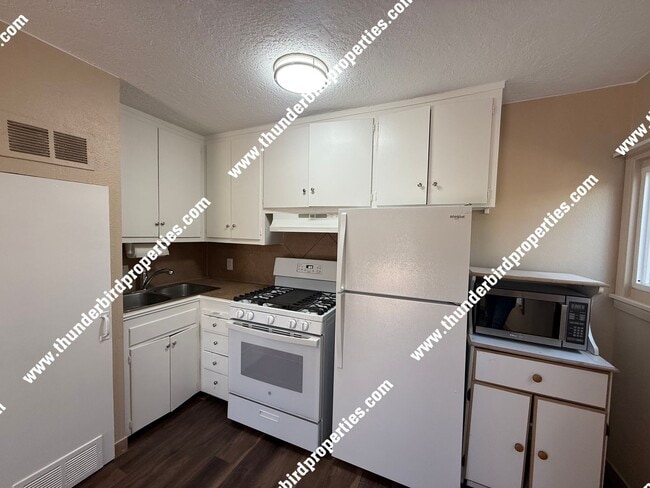 Building Photo - Charming 1 bedroom 1 bath Casita in the No...