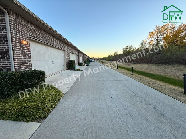 Building Photo - Spacious 3-Bedroom Townhome in Prime Arlington Location – Stylish, Modern, and Move-In Ready!