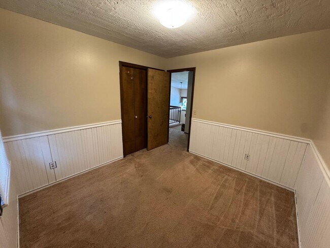 Building Photo - Great Springfield Home in Kickapoo School ...