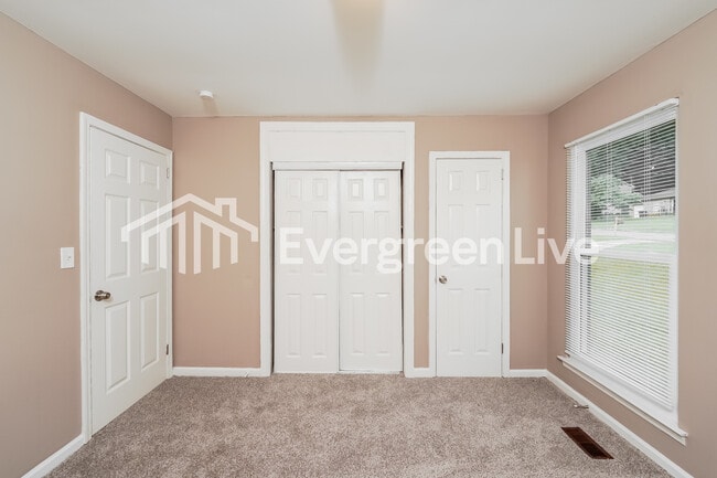 Building Photo - 1119 Startrek Ln