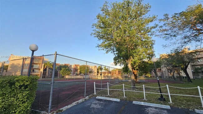 Building Photo - 13715 Kendale Lakes Cir
