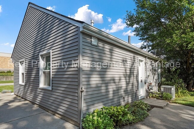 Building Photo - Fully Updated Two Bedroom with Contemporary Style and Comfort Throughout!