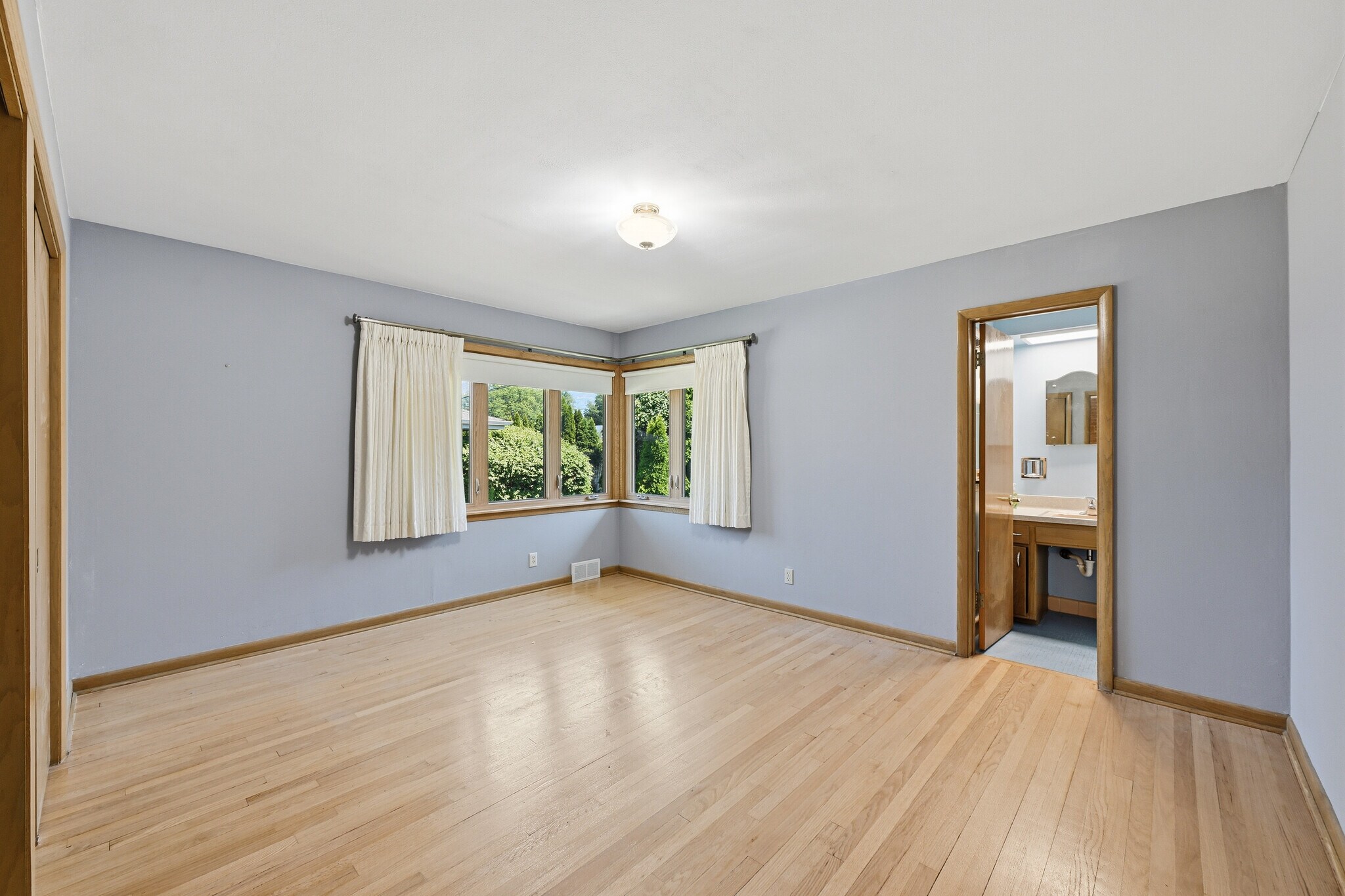 Building Photo - 728 N 74th St
