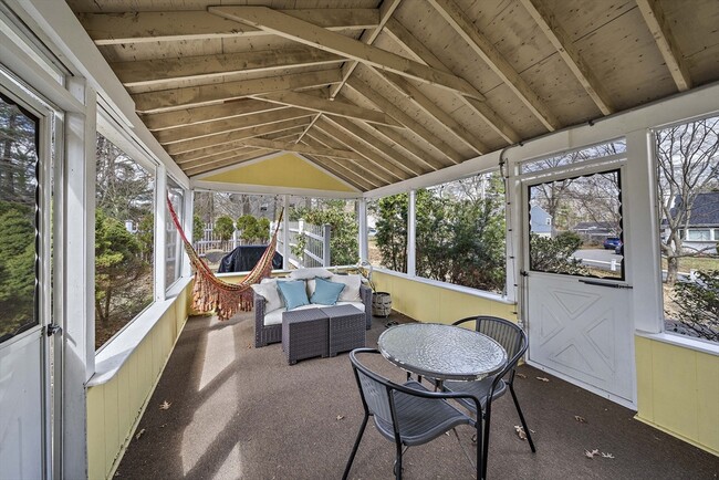 Building Photo - 95 Oriole Rd