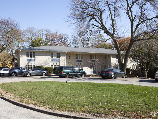 Building Photo - Beverly Manor Apartments