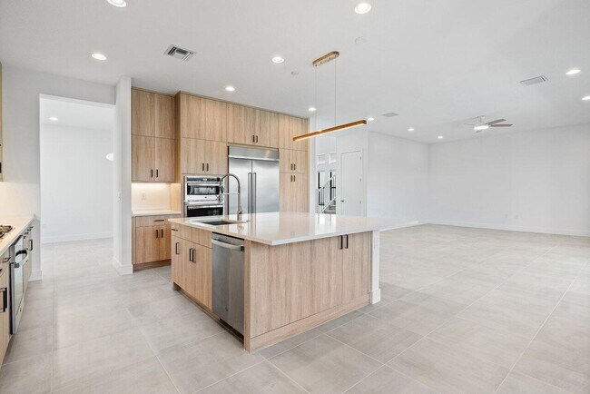 Building Photo - 8311 Essex Country Clb Dr