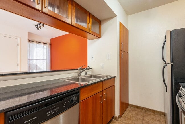 Building Photo - Light and Bright Second Level Condo Available Now!