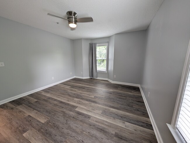 Building Photo - 132 Rivertree Ln