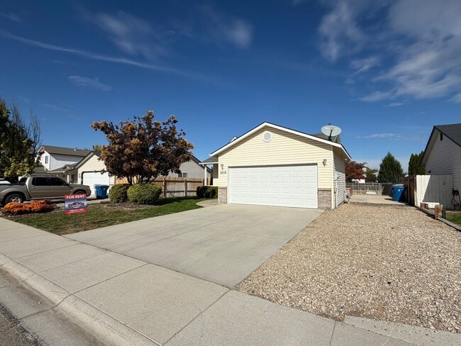 Building Photo - Great 4 bed 2 bath home with RV parking in...