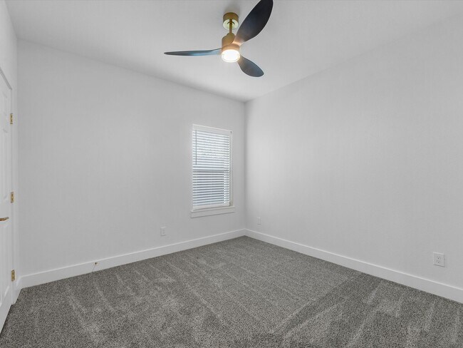 Building Photo - 900 Lucky St