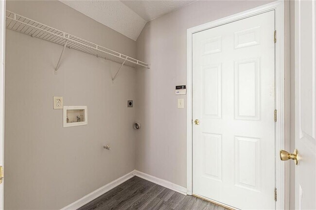 Building Photo - 2152 Lenox Ave