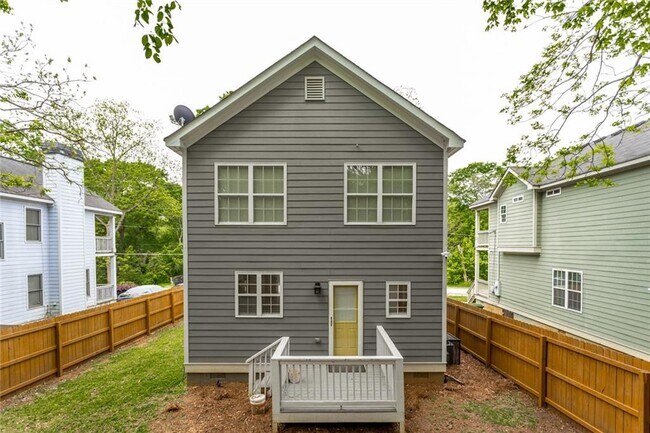 Building Photo - 1318 Brewster St SW