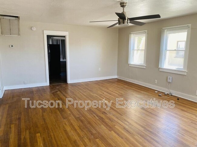 Building Photo - 2632 N Stone Ave