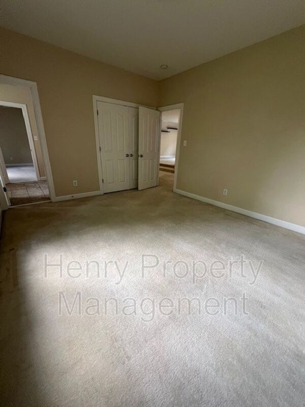 Building Photo - 1905 Old London Way