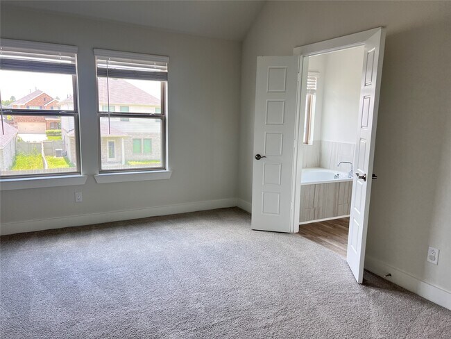 Building Photo - 10638 Whitejacket