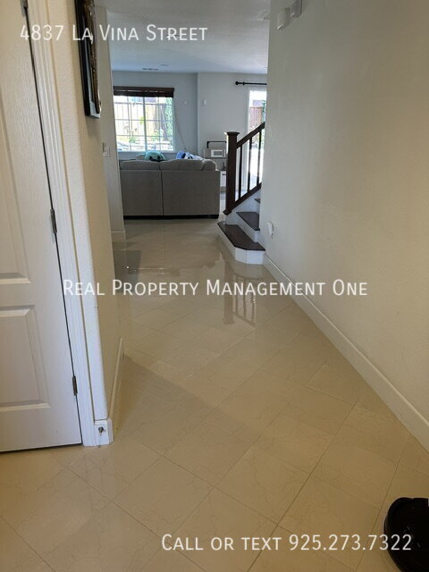Building Photo - 4837 La Vina St