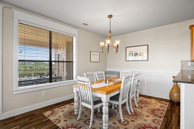 Building Photo - 18004 Edgewood Way