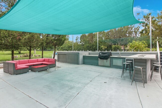 Building Photo - 21660 N Rainbow Rd
