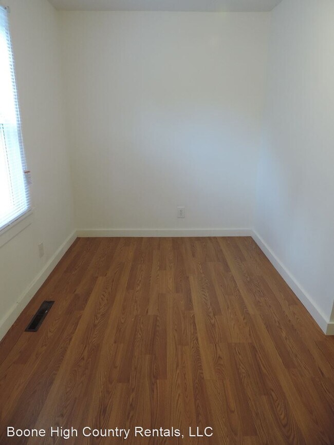 Building Photo - 3 br, 1.5 bath House - 407 Meadowview Drive