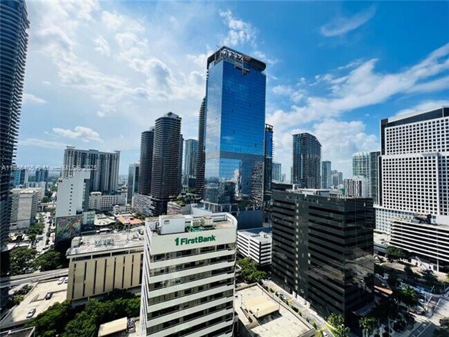 Building Photo - 951 Brickell Ave
