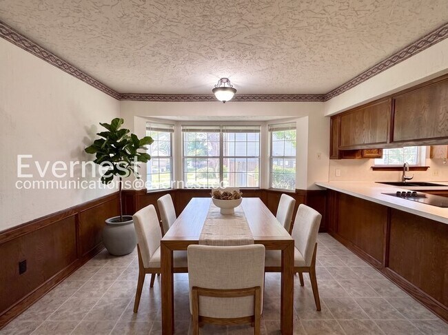 Building Photo - Spacious 4 Bed, 2 Bath Home with Fenced Yard and Two-Car Garage | Pet friendly | Available Now!