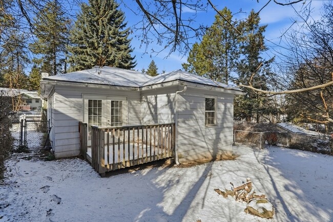 Building Photo - 1503 South Southeast Boulevard